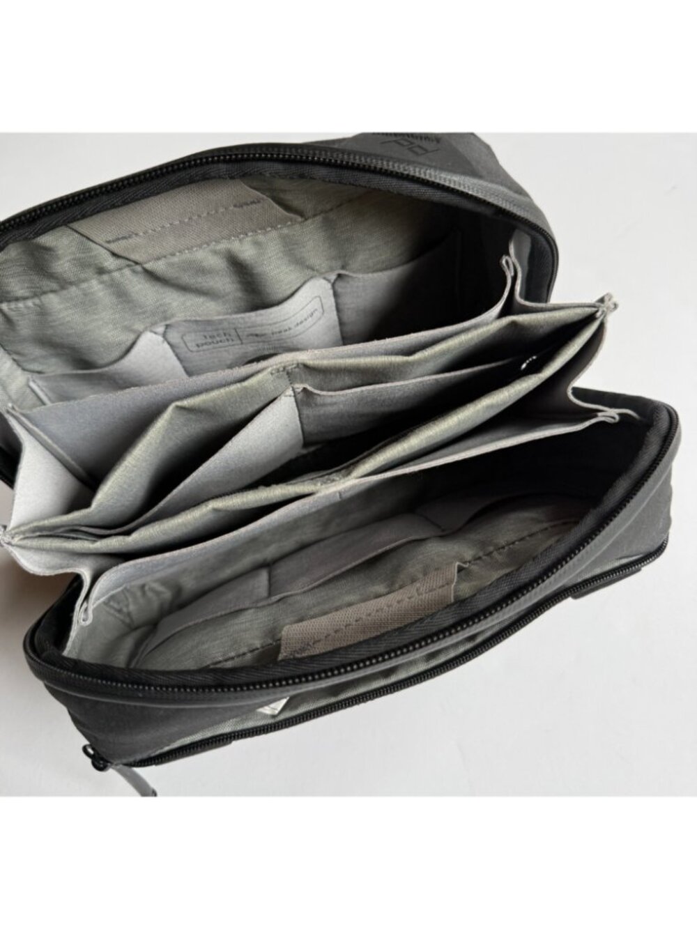 PEAK DESIGN Black Tech Pouch - Travel Organizer Case EDC - Picture 5 of 7